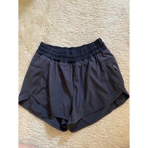 Lululemon Tracker Short 2.5”